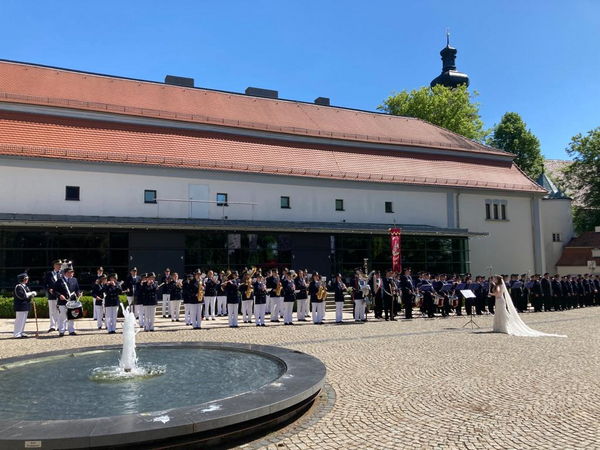 Stadtkapelle Laupheim beim Hochzeitsständchen am 14.05.2022