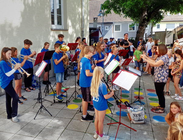 BrassKids beim Schulfest der Anna-von-Freyberg-Grundschule, 2023