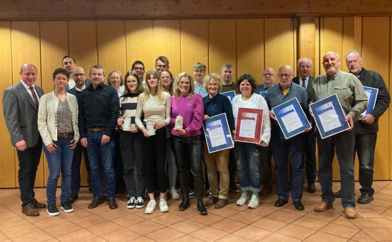 Geehrte + Vorstandschaft bei der Hauptversammlung 2024 des Musikvereins Stadtkapelle Laupheim